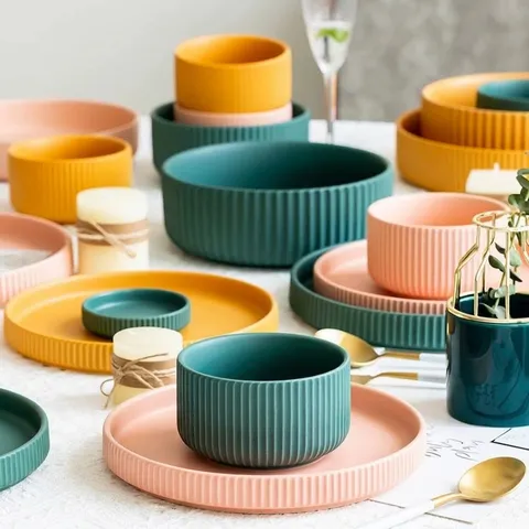 Service de Table en Porcelaine Mate Nordique Couleurs Morandi Bols et Assiettes à Rayures Verticales Vaisselle Céramique