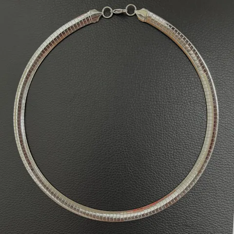 Minimalist Edelstahl Flache Schlangenkette Omega Choker Halskette Für Damen Verstellbare Einfache Hochglanzpolierte Halsring Mode Schmuck