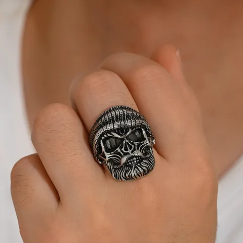 Vintage Stainless Steel Pirate Skull Ring For Men Bearded Eyepatch Knit Hat Gothic Punk Biker Finger Ring Jewelry Accessory