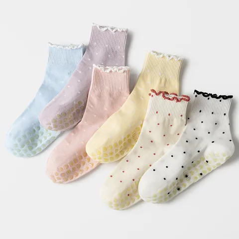 Calcetines de Yoga de Lunares con Borde de Volantes para Mujer Antideslizantes de Silicona de Corazón para Pilates Fitness Deportes Algodón Transpirable