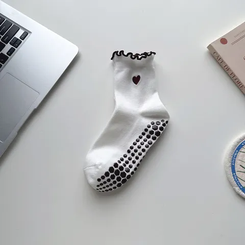Women Non Slip Yoga Socks Combed Cotton Pilates Fitness Floor Socks Heart Embroidery Ruffle Trim Athletic Sports Socks