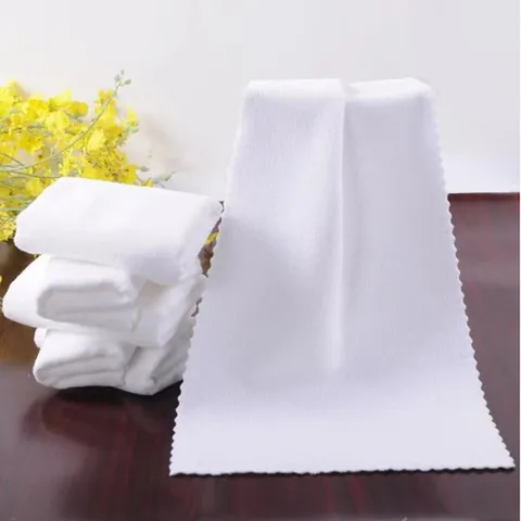 Pure White Disposable Microfiber Towels Highly Absorbent Soft Face Towels For Hotel Barber Shop Travel Scalloped Edge