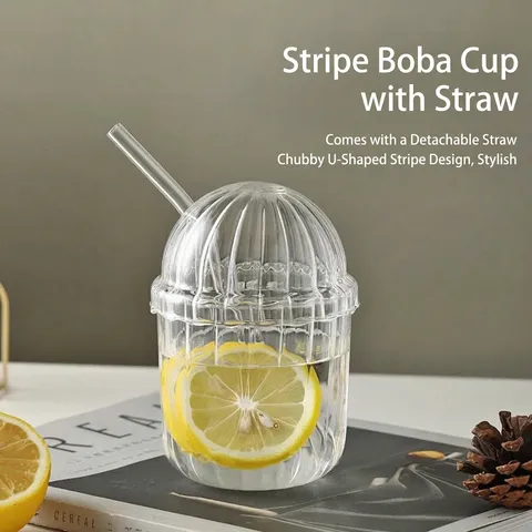 Gestreifter Hochborosilikatglas-Bobo-Becher Mit Kugeldeckel Und Strohhalm Moderner Klarer Gerippter Glasbecher Für Saft Milch Kaffee