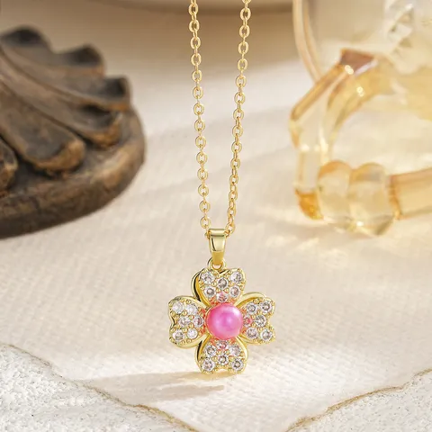 Palace Style Rotatable Four Leaf Clover Flower Pendant Necklace Copper Gold Plated Zirconia Artificial Pearl Vintage Necklace