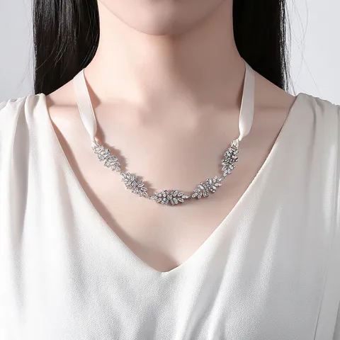 Collana Choker Lunga da Sposa in Zirconia con Nastro di Raso Elegante Accessorio per Abito da Cerimonia per Donna