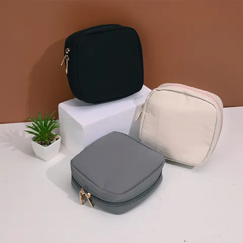 Tragbare Nylon Kosmetiktasche Große Kapazität Reise Kulturbeutel Quadratische Make Up Tasche Mit Reißverschluss Für Unisex