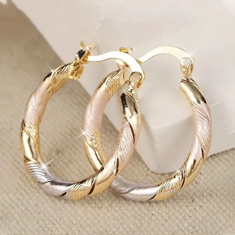 Geometrische Ronde Creolen Koperlegering Driekleurig Contrast Spiraalvormige Twist Oorbellen Voor Dames Modieuze Sieraden