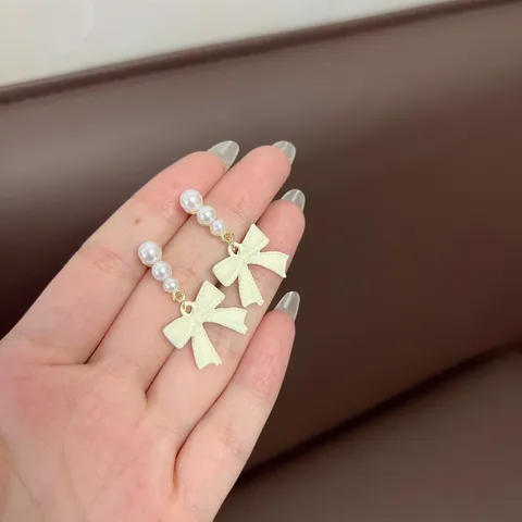 Französische Elegante Süße Schleife Künstliche Perlen Ohrstecker Für Damen Legierung Gold Vergoldete Ribbon Ohrringe