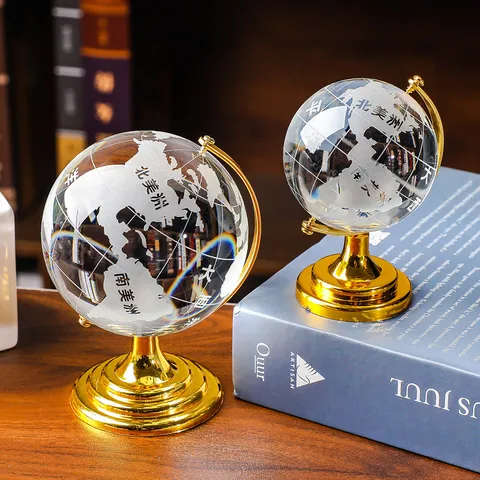 Bergkristall Globus Ornament Mit Legierungsständer Galvanisiert Gold Silber Mattiert Weltkarte Geometrische Schreibtischdekoration Für Büro Zuhause