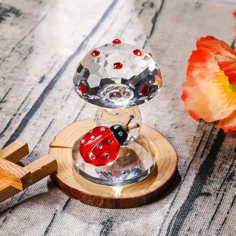 Ornement Champignon et Coccinelle en Cristal Blanc Facetté Décoration de Bureau Moderne Minimaliste Cadeau Étincelant Strass