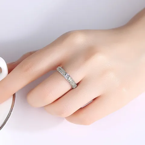 Elegante Anillo de Cobre con Micro Pavé de Diamantes de Imitación para Mujer Estilo Minimalista Occidental Joyería Regalo Boda