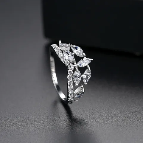 Fashion Brass Zirconia Crown Ring For Women Elegant Korean Simple Marquise Cut Zircon Ring High-end Party Jewelry Gift