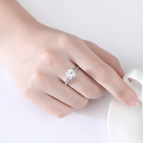 Elegante Koperen Zirkonia Ring Voor Vrouwen Klassieke Zes Klauw Ingelegde Simulatie Diamanten Ring Platina Vergulde Trouwring Sieraden Cadeau