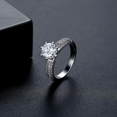 Anillo de Cobre con Circonia de Seis Garras para Mujer Estilo Clásico y Elegante con Strass Joyería para Bodas y Banquetes Regalo