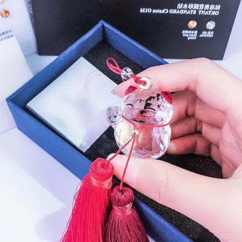 Creative Maneki Neko Crystal Car Hanging Ornament Lucky Cat Car Interior Decoration Faceted K9 Crystal Pendant With Red Tassel Gift Box