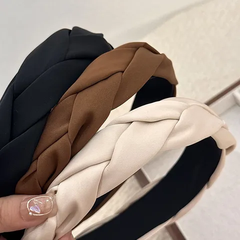 Serre-tête en Satin Tressé Croisé Élégant pour Femmes Bandeau Large Couleur Unie Style Coréen Accessoires de Coiffure d'Été