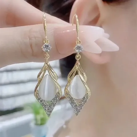 Französischer Leichter Luxus Geometrische Raute Künstliche Katzenauge Ohrhänger Gold Legierung Strass Ohrringe Für Damen Mode Schmuck