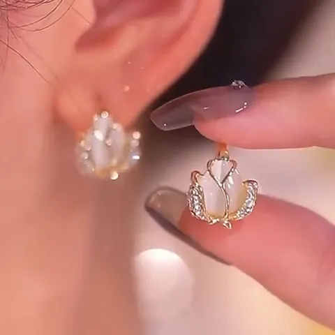 Französische Romantische Tulpe Katzenauge Stein Ohrringe Elegante Strass Blumen Ohrclip Leichter Luxusschmuck Für Damen