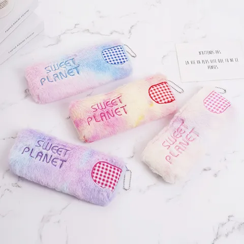 Astuccio in Peluche Tie Dye Grande Capacità Motivo a Quadri Ricamo Sweet Planet Simpatica Borsa per Cancelleria per Studenti Scuola