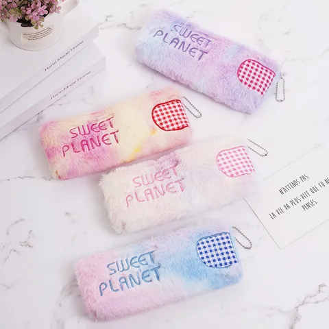 Astuccio in Peluche Tie Dye Grande Capacità Motivo a Quadri Ricamo Sweet Planet Simpatica Borsa per Cancelleria per Studenti Scuola
