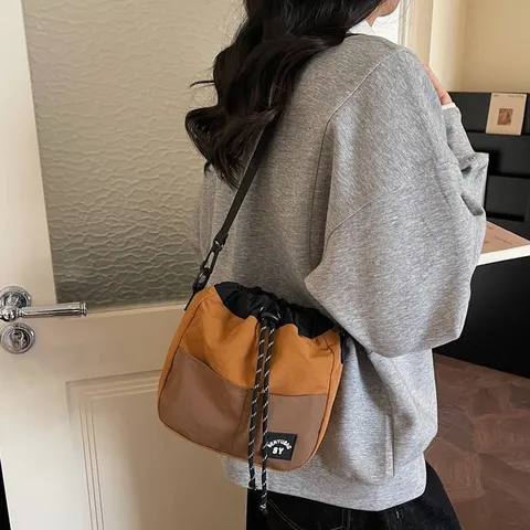 Bolso de Bandolera de Nailon de Estilo Japonés Mini Bolso Bombonera con Cordón Mujeres Hombres Moda Callejera Casual Patchwork