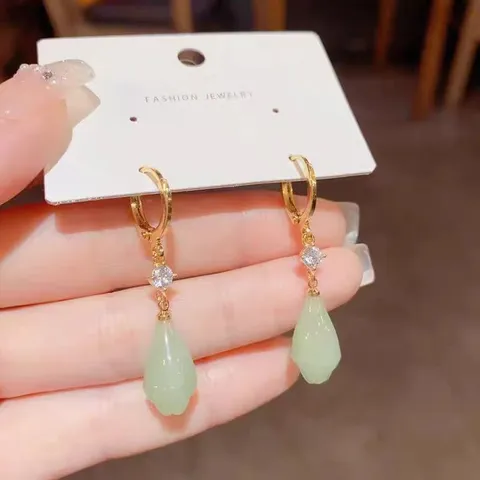 Französischer Stil Magnolienblüte Wassertropfen Quaste Ohrringe Legierung Strass Jade-Imitat Hängeohrringe Für Damen Mode Schmuck