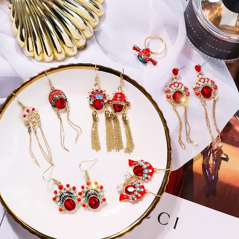 Chinese Retro Peking Opera Mask Dangle Earrings Red Enamel Alloy Rhinestone Artificial Pearl Tassel Drop Earrings For Women Fashion Jewelry