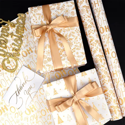 Carta da Regalo Natalizia Dorata di Lusso Carta Patinata Bianco Oro Motivo a Fiocchi di Neve e Pigne Decorazione Festiva in Rotolo