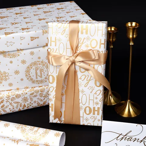 Carta da Regalo Natalizia Dorata di Lusso Carta Patinata Bianco Oro Motivo a Fiocchi di Neve e Pigne Decorazione Festiva in Rotolo