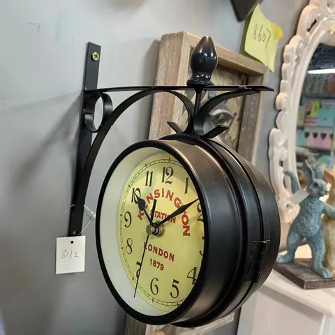 European Vintage Double-Sided Wall Clock Iron Hanging Retro Station Clock Metal Silent Decorative Clock For Home Living Room Cafe