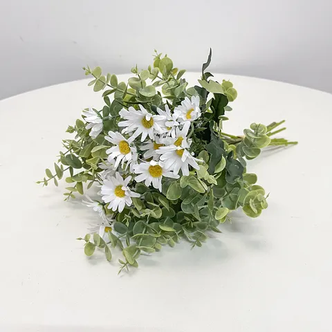 Ramo de Flores Artificiales Margarita Eucalipto Falso Paquete Atado A Mano de Plástico Para Boda Mesa Hogar Arreglo Accesorios Fotografía