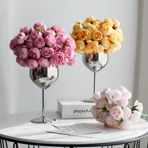 Arreglo de Flores de Seda Artificial Peonía Rosa Con Jarrón de Copa de Metal Plateado Para Decoración de Mesa Hogar