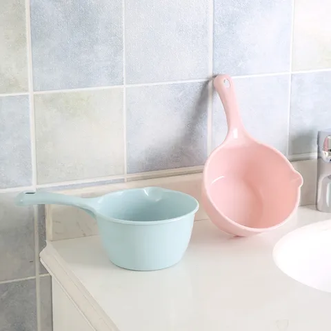 Cazo de Agua de Plástico Engrosado Mango Largo Cuchara de Agua Colores Nórdicos Cocina Baño Lavado de Cabello Baño Taza Cazo para Hogar