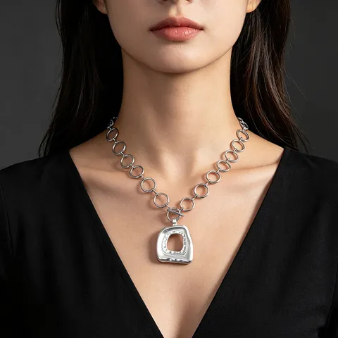 Collana con Pendente Geometrico Esagerato Vintage in Lega Galvanizzata a Catena Grossa Gioielli Statement Individualisti per Donna Regalo Festa