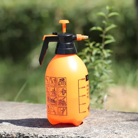 Oranje Kunststof Tuin Drukspuit Handmatige Pomp Actie Waterfles Met Verstelbare Metalen Nozzle Voor Planten Water Geven Huis Desinfectie