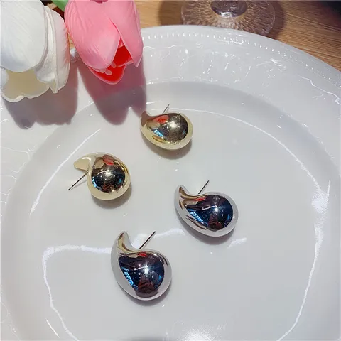 Boucles d'Oreilles Clous Goutte d'Eau Minimalistes pour Femmes Design de Niche en Métal Poli Gouttes d'Eau Bijoux Plaqués Argent avec Tige en Argent 925