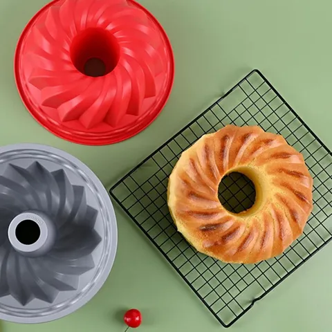 Ronde Siliconen Tulbandvorm Spiraal Golfpatroon Chiffon Bakvorm Hittebestendig Food Grade Siliconen Bakvorm Voor Brood Mousse Rood Grijs