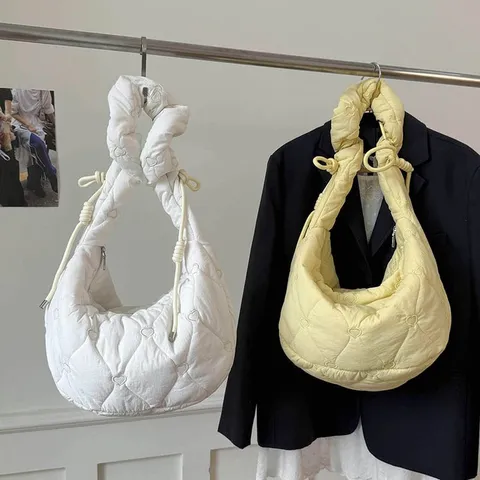Dames Wolk Geplooide Schoudertas 2025 Nieuwe Mode Borduurwerk Dumpling Tas Minimalistisch Stille Luxe Nylon Gewatteerde Handtas Hart Patroon Casual Tote