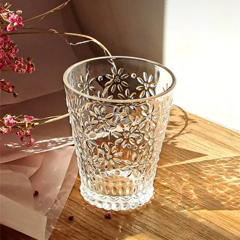 Vintage Embossed Glass Coffee Cup Lead-Free Floral Daisy Pattern Juice Tea Glass Thickened Base Heat Resistant Retro Home Drinkware