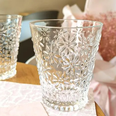 Vintage Embossed Glass Coffee Cup Lead-Free Floral Daisy Pattern Juice Tea Glass Thickened Base Heat Resistant Retro Home Drinkware