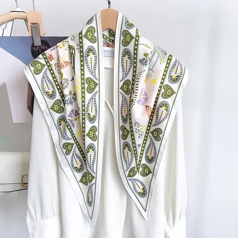 Sciarpa Triangolare con Stampa Paisley da Donna Retrò in Satén Elegante Scialle Sottile Bandana da Collo Avvolgente Estivo