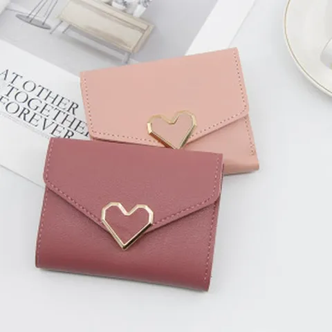 Cartera Corta de Mujer de Estilo Coreano de Cuero PU Monedero Plegado en Tres Con Hebilla de Metal de Corazón Múltiples Ranuras para Tarjetas Cartera Pequeña de Moda