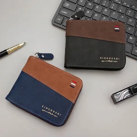 Portafoglio Corto da Uomo a 3 Pieghe con Catena Patchwork a Colori in Pelle PU con Zip per Monete e Porta Carte Business Kingdushi