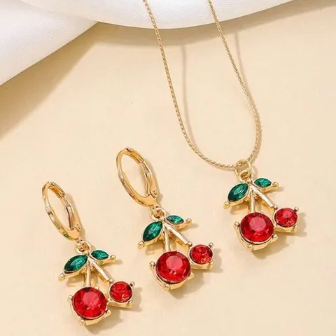 Set Gioielli Collana e Orecchini Frutta Ciliegia Rossa Dolce Lega Placcata Oro Strass Cristallo Accessori per Donna Regalo