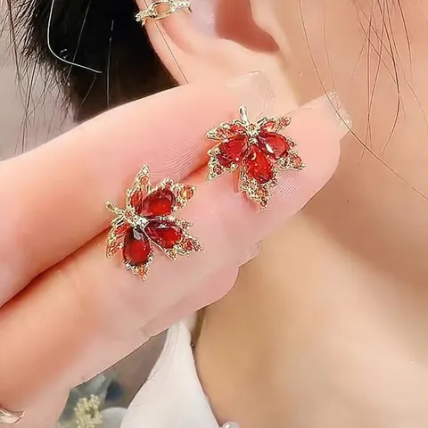 Fashion Luxury Alloy Rhinestone Red Maple Leaf Drop Earrings For Women Autumn Winter Pave Sparkly Rhinestone Leaf Earrings Jewelry Gift
