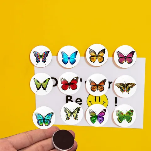 Aimants de Réfrigérateur Créatifs en Verre de Cristal Autocollants Magnétiques Décoratifs Motif Papillon Coloré pour Maison Bureau Tableau Blanc Cadeau Souvenir