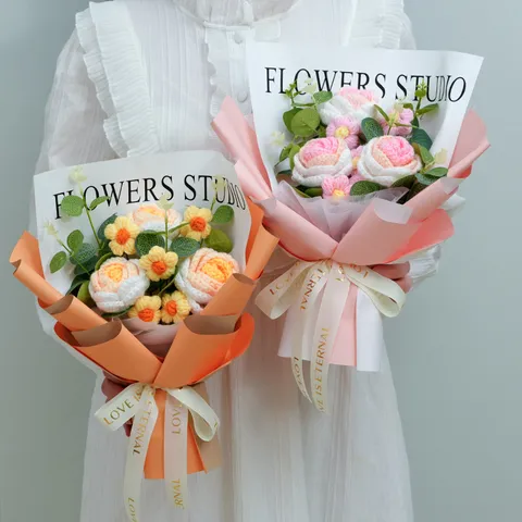 Handmade Knitted Yarn Flower Bouquet Artificial Rose Daisy Crochet Flowers Bouquet With Bag Light For Valentine Day Gift Home Wedding Decor