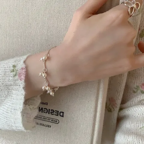 Pulsera de Perlas Artificiales Minimalista Francesa para Mujer Elegante Pulsera de Cadena de Perlas con Colgante Color Plata Hecha a Mano Joyería Diaria
