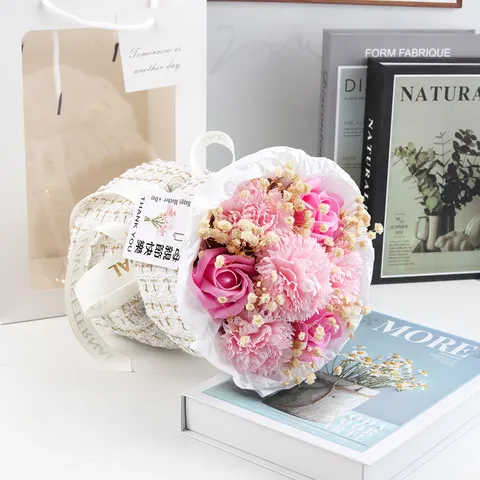 Handgefertigter Seifenblume Rose Nelke Strauß Mit Getrocknetem Schleierkraut In Tweed-Stoff Geschenkbox LED-Licht Karte
