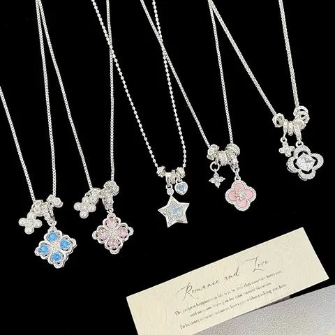 Collana con Pendente a Forma di Fiore a Quattro Foglie in Rame Placcato Argento Colorata Stella in Zirconia per Donna